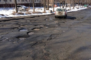 Baches en la carretera